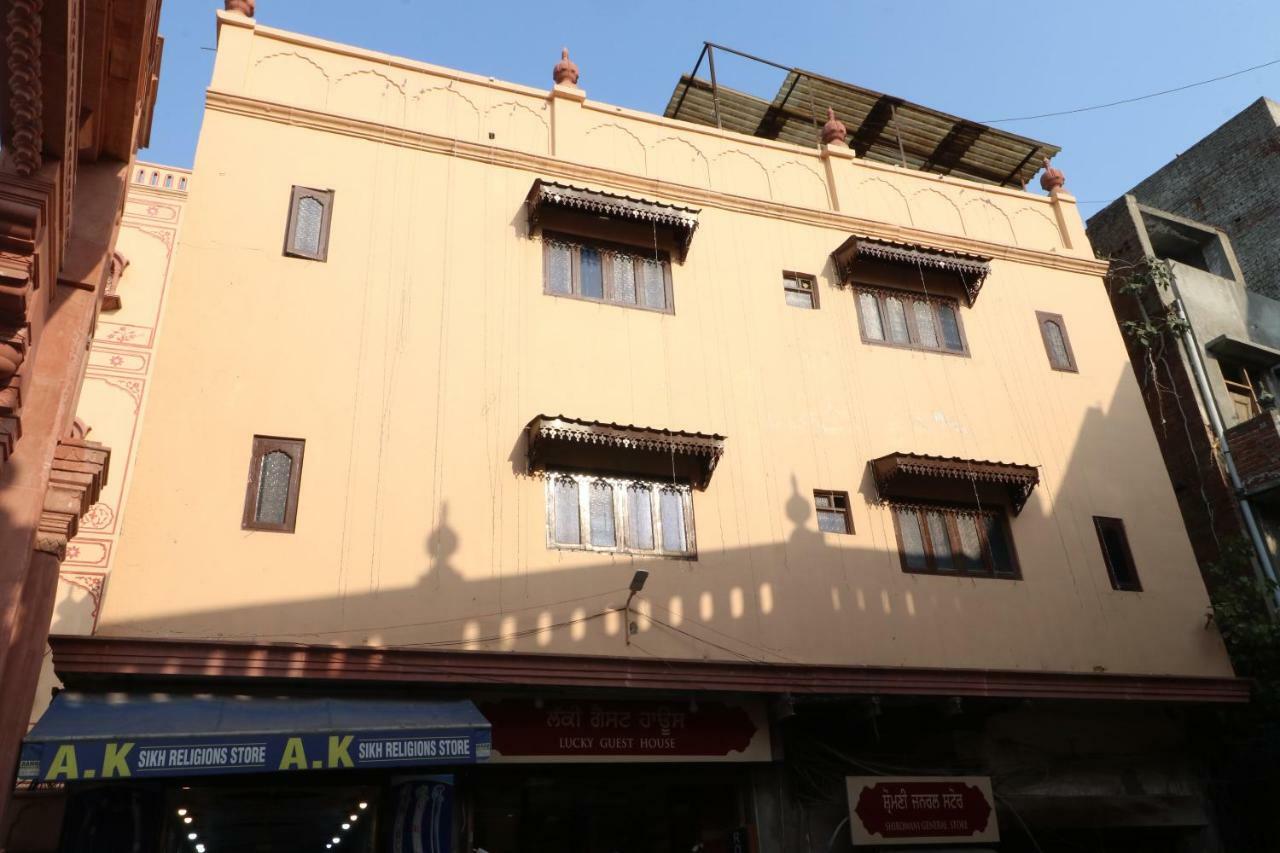 Oyo 30100 Lucky Guest House Amritsar Exterior photo